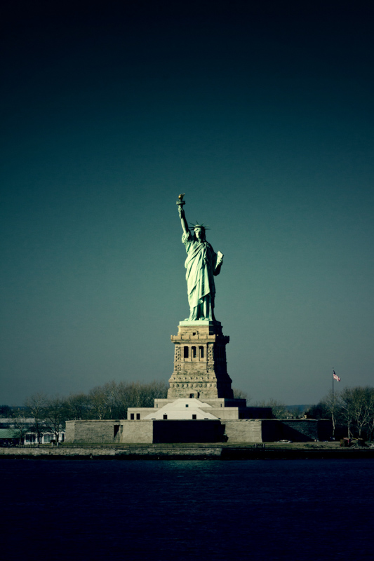 dark background statue of liberty