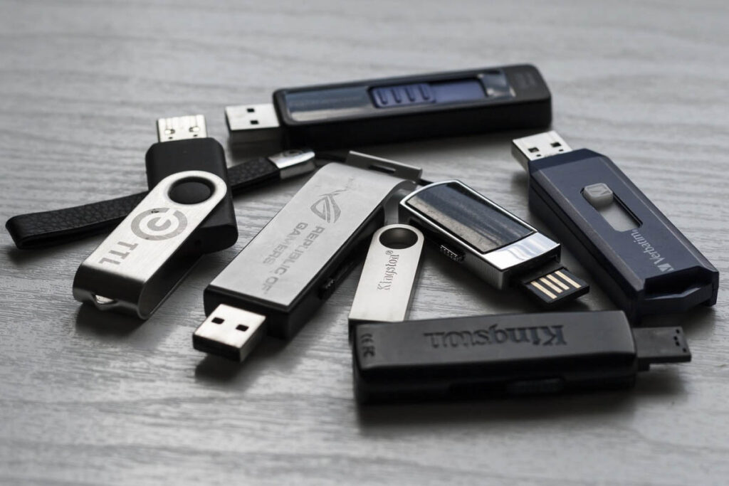 usb-flash-drives-on-a-table facts about technology