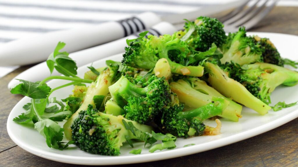 Salad with broccoli fried with spices