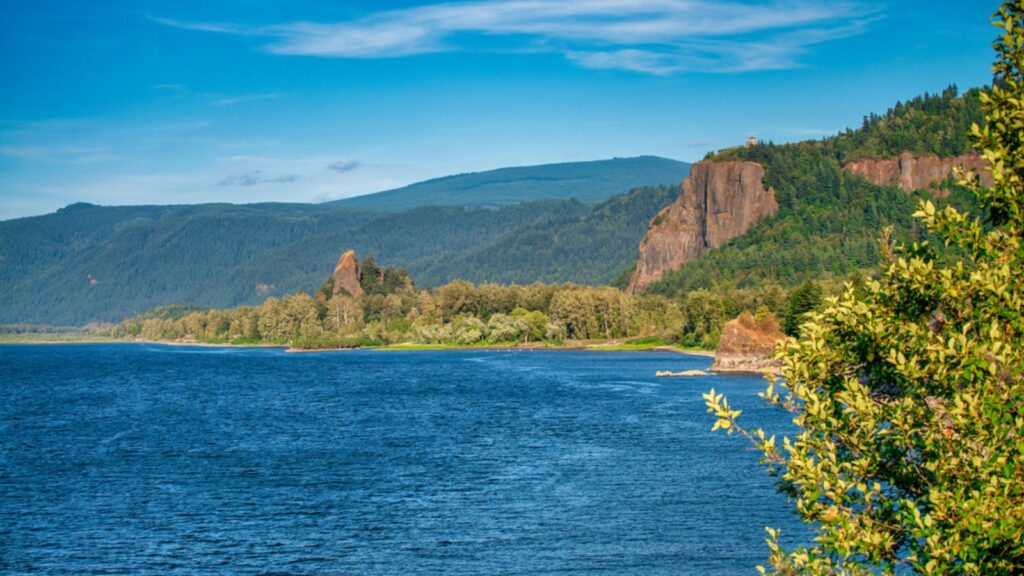 Water, Mountains and Greenery Everywhere, Columbia River Gorge Park in Oregon, summer season, United States