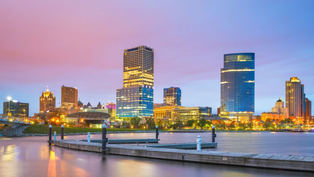 Milwaukee, Wisconsin, USA downtown city skyline on Lake Michigan