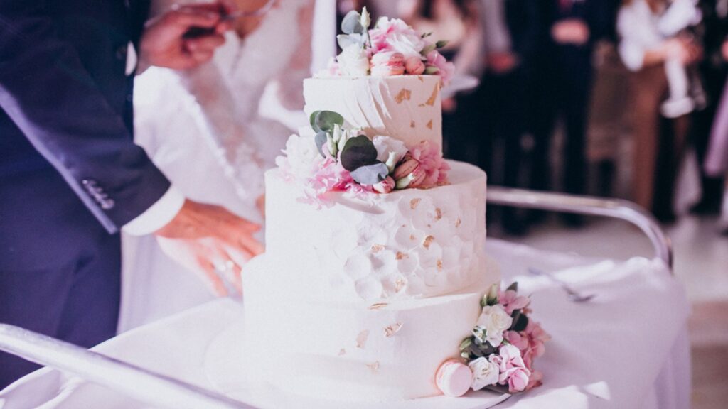 Wedding couple cutting their wedding cake