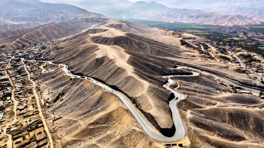 Pan-american highway at Palpa in Peru